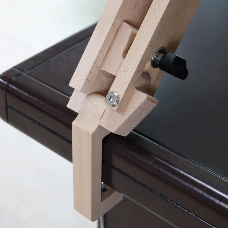 Pince en cuir enveloppée en bois, étau de maroquinerie, pinces à coudre en bois, bricolage à la main, table, bureau, poney, cheval, outil en cuir