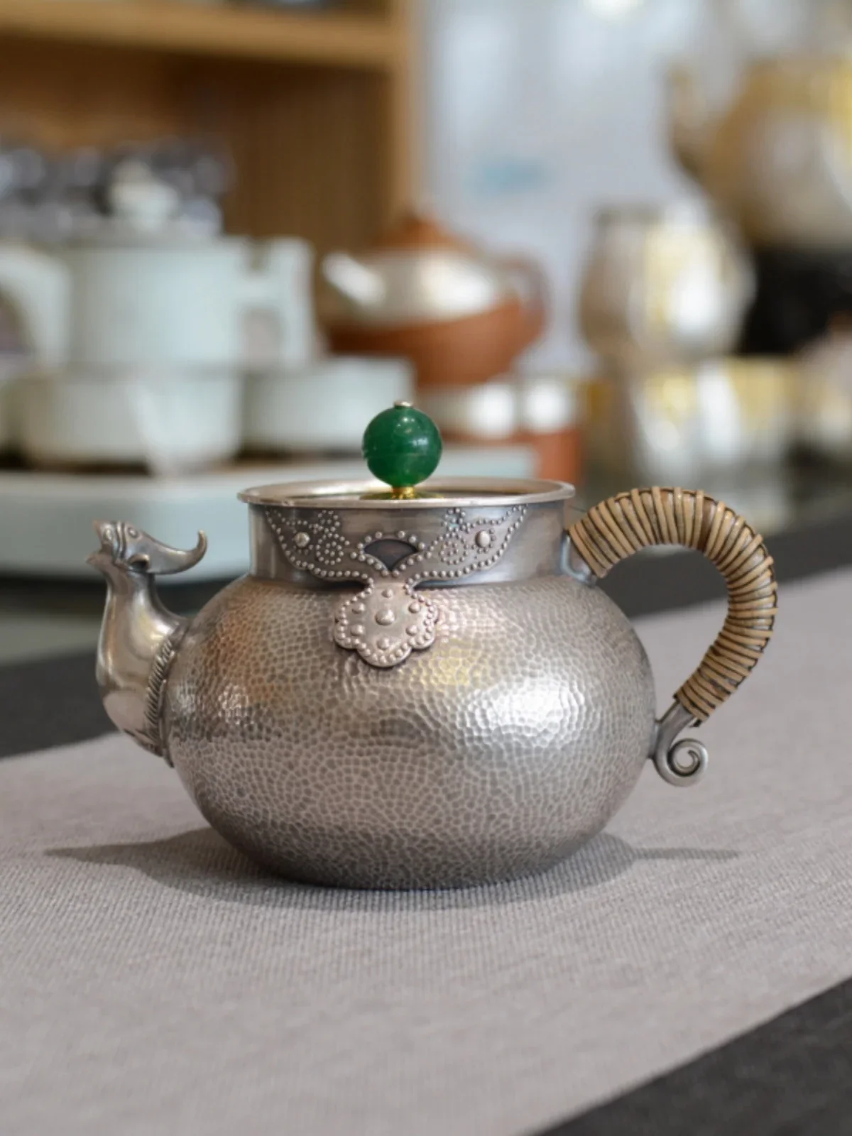 Teapot beast mouth old hammer pattern silver pot 999sterling silver handmade household Chinese desktop ornament with handle seal