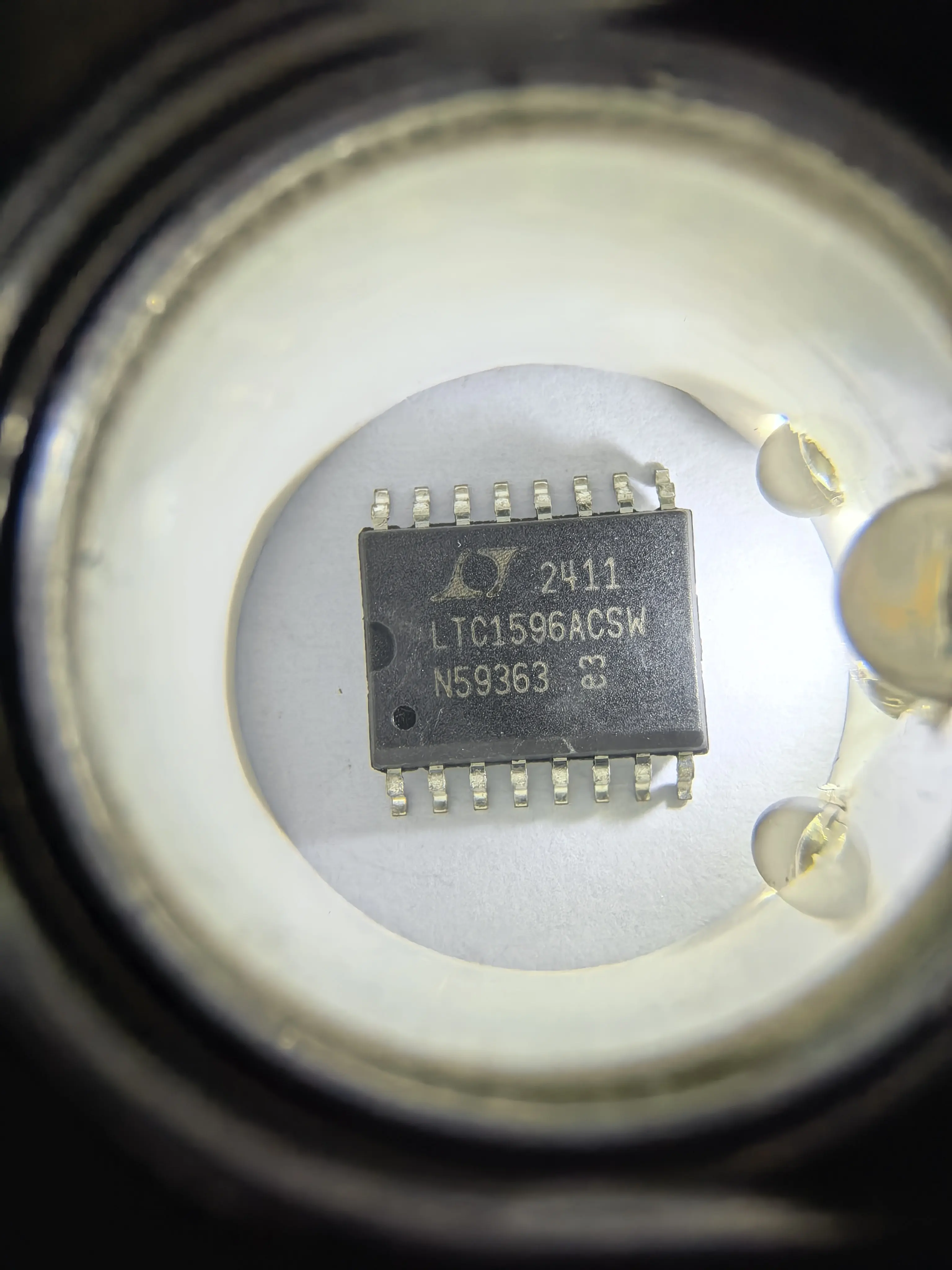 ltc1596acsw-ltc1596-1aisw-ltc1596-シリアル16ビット乗算dac