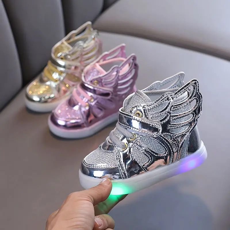 

LED Luminous Sneakers Girls Casual Shoes Wing Flash Lights Board Shoes 2023 Sports Shoes Kids Casual Sneaker Baby Toddler Shoe