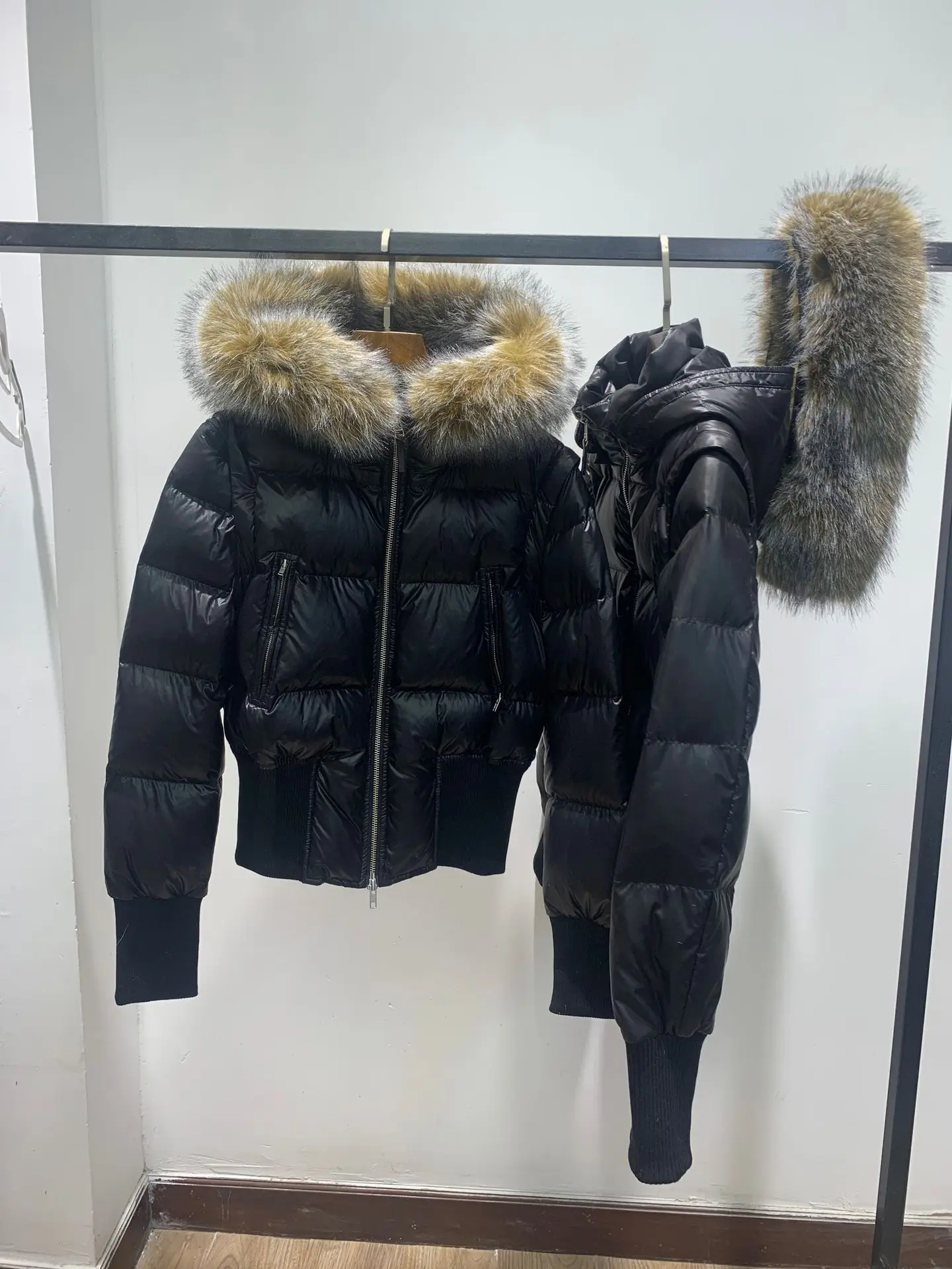 Abnehmbare Ärmel, kurzer Abschnitt, Haarkragen, Daunenjacke, Temperament, schlanker Winter, warme, flauschige Damen-Daunenjacke, 2024, Winter, neu