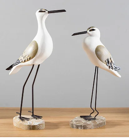 

Scandinavian wooden birds are decorated in the living room window display