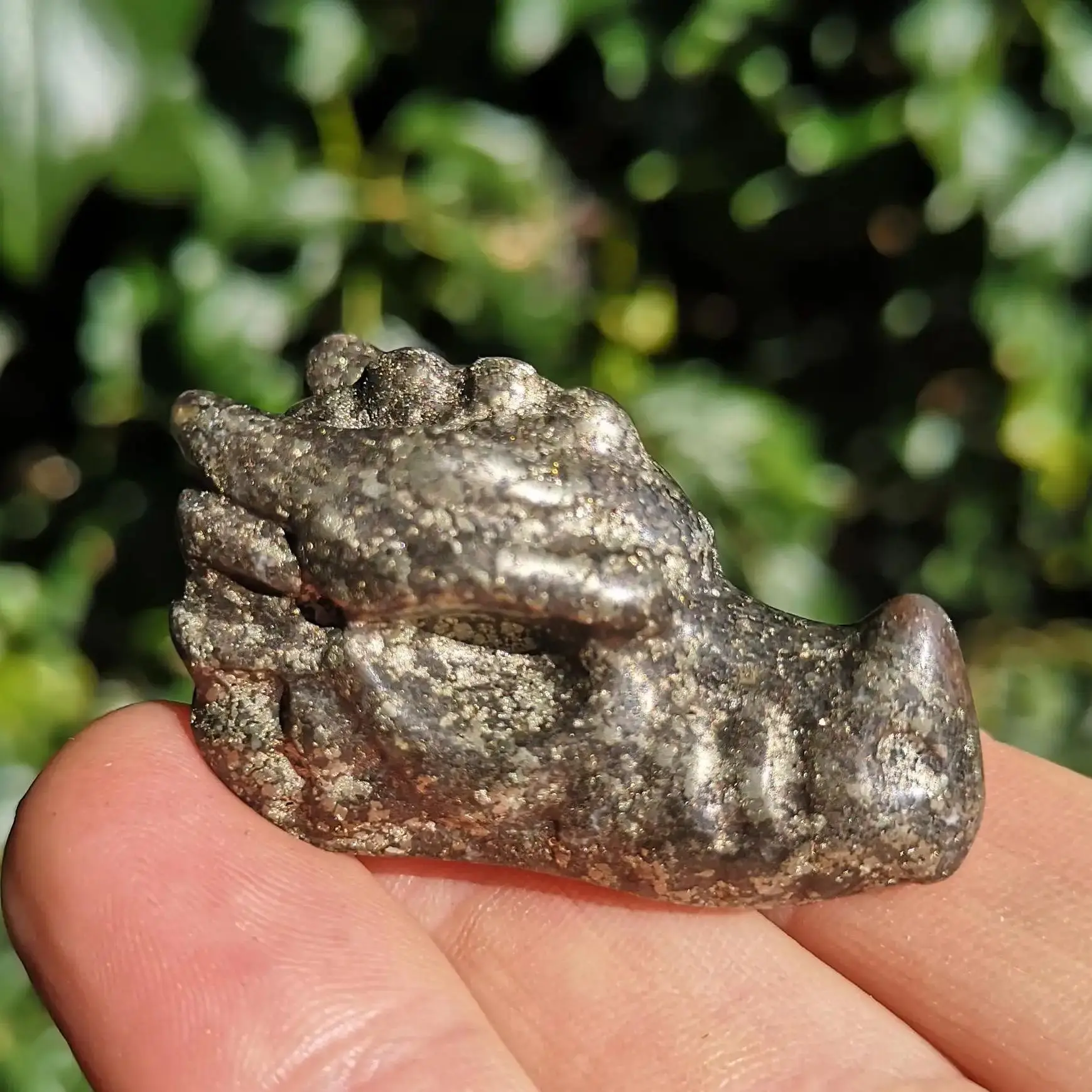 

1PC Pyrite Crystal Dragon Head Carving Figurine - Ideal for DIY Home & Room Decor, Perfect Gift for Family and Friends