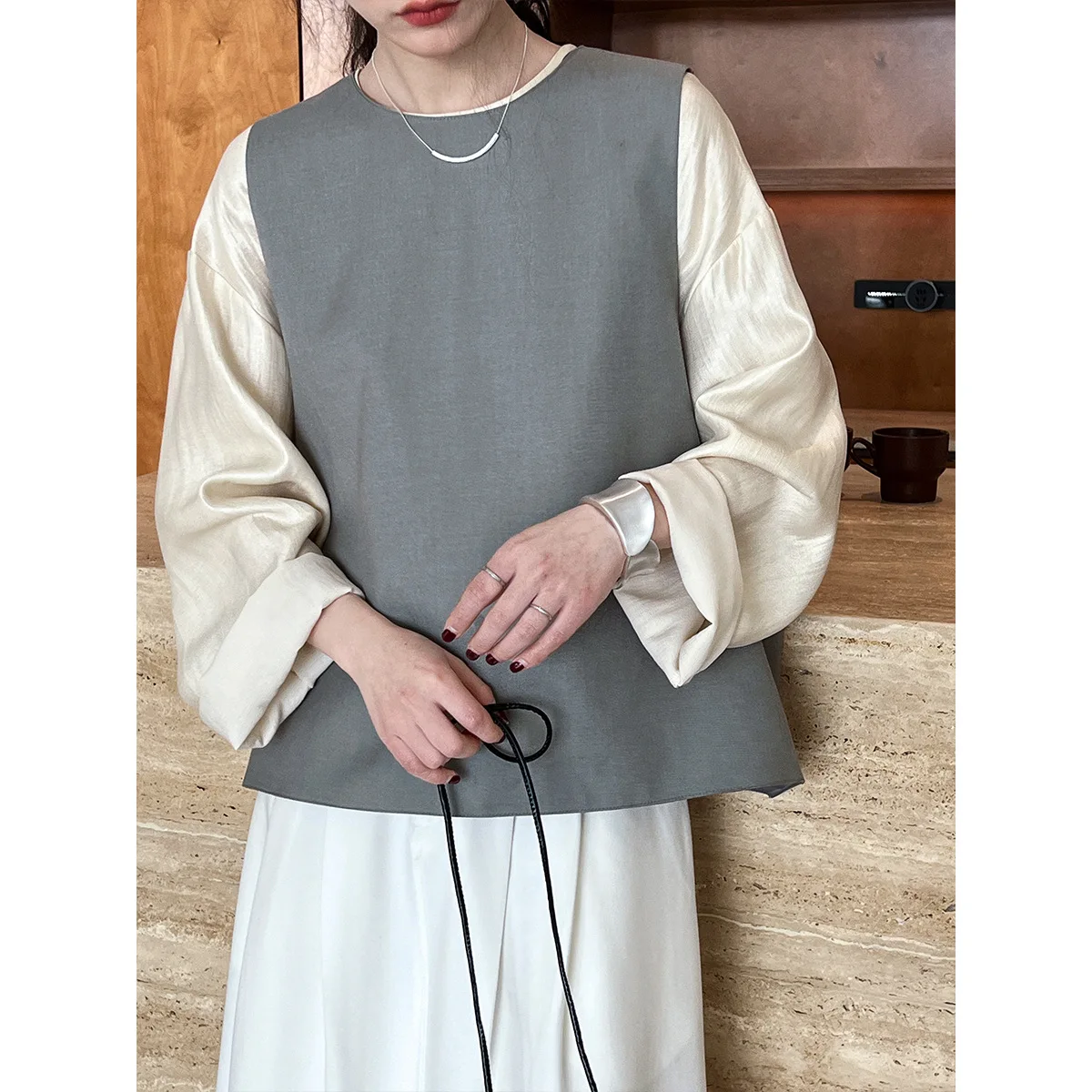

Autumn new style split back suit vest for women, simple and fashionable layered top, women's casual sleeveless jacket