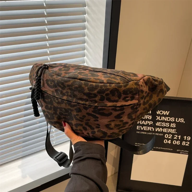 Torby na klatkę piersiową z nadrukiem lamparta dla kobiet Płócienna torba na ramię o dużej pojemności Najnowsze torby na ramię Fanny Pack