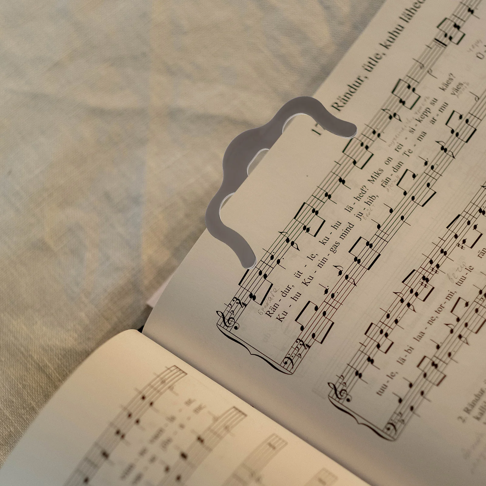 

2pcs Piano Sheet Clips Music Page Holder Durable Alloy Material For Outdoor Windy Use Stationary Book Clip Music Note Clamp