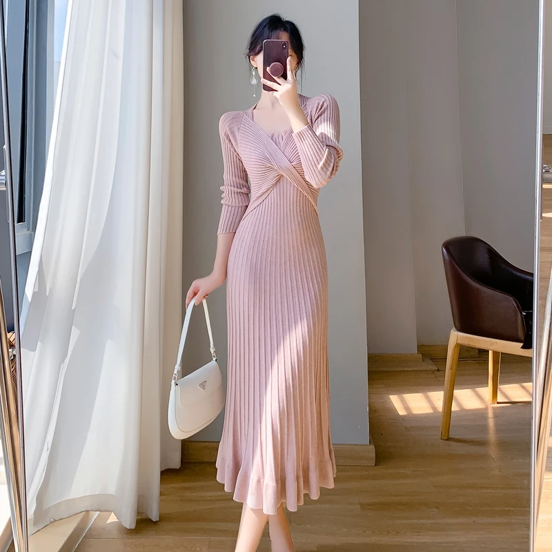 

French style long knee length woolen dress for women with autumn and winter bottoms and a fishtail wrapped buttocks knit dress