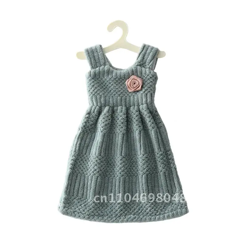 Милое толстое полотенце из кораллового флиса. Мягкая, приятная для кожи впитывающая юбка с вешалками. Доступно различные стили.