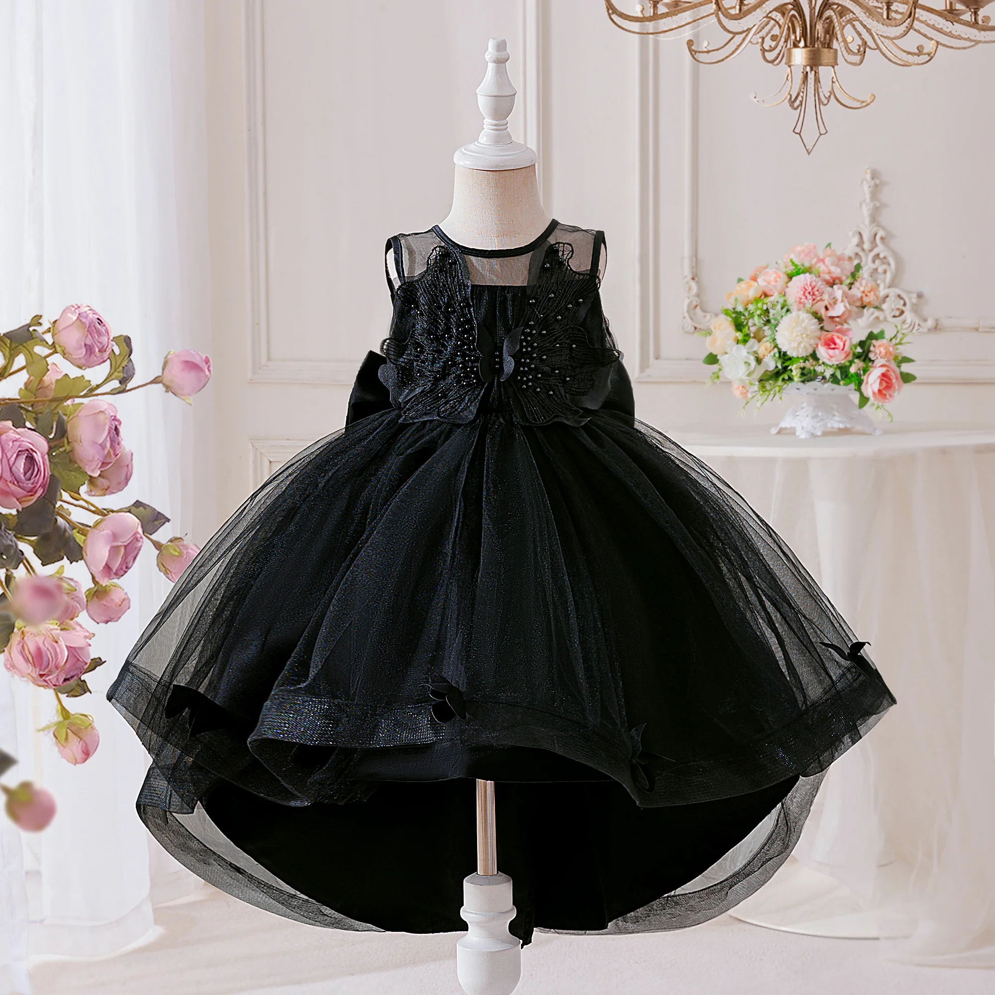 Girls' black dress with a train and elegant butterfly embroidery decoration suitable for birthday parties and piano concerts