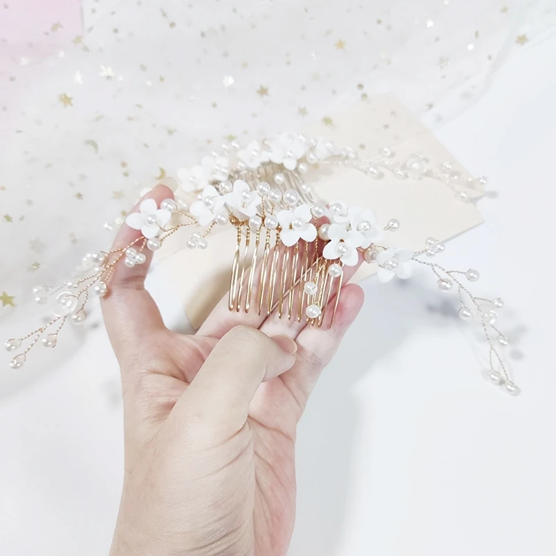 

Белый цветок, свадебный головной убор, жемчужный кристалл, свадебный гребень для волос для женщин, золотой головной убор ручной работы, вечерние аксессуары для головы, диадемы