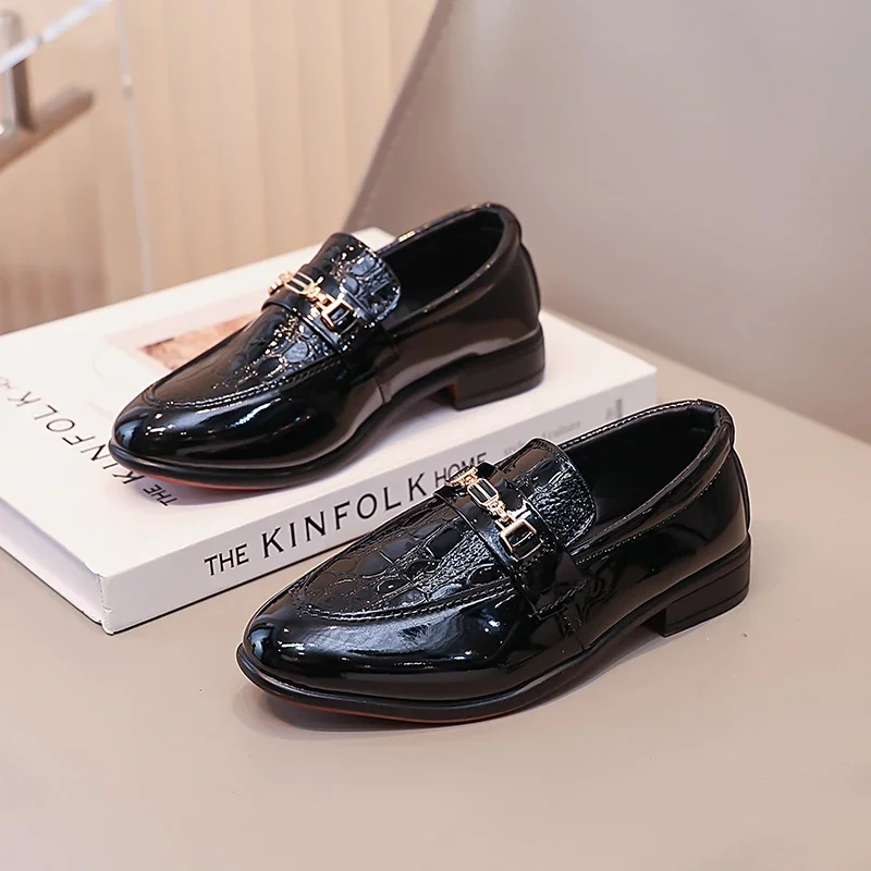 Chaussures plates noires classiques pour garçons, chaussures formelles à bout pointu, chaussures en cuir à fond souple, Style britannique, printemps-automne 2025