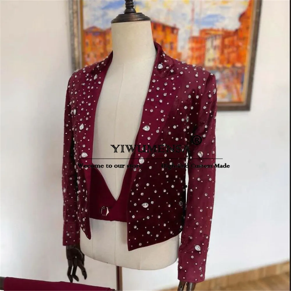 

Elegance Burgundy Men's Suits For Wedding Unique Design Sliver Beaded Stone Jacket Pants 2 Pieces Groom Tuxedos Costume Homme