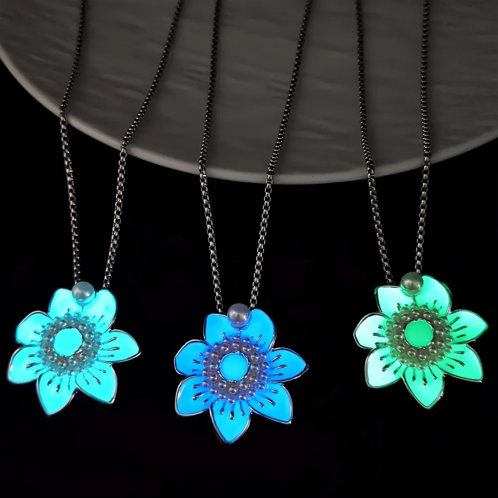 

Funny glow-in-the-dark Sunflower Pendant Necklace For Women Light Absorbing Sparkles in the Dark Luxury Imitation Pearl Jewelry