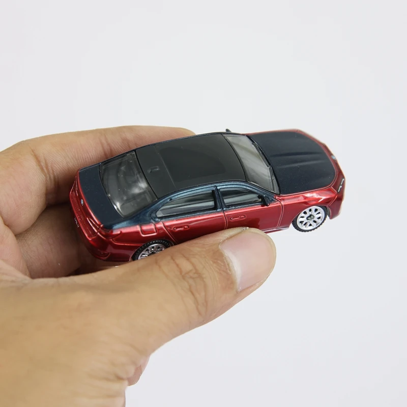

CCA 1:72 Simulation BMW i7 Exquisite Edition Alloy Car Model Static Desktop Mini Decoration Gift fine workmanship good quality
