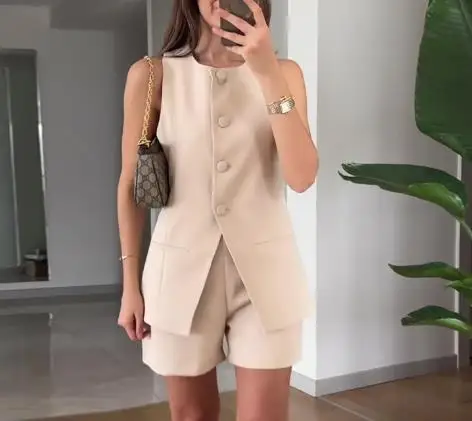

Summer 2025 Women's Commuting Suit Round Neck Single Breasted Sleeveless Suit Vest High Waisted Straight Leg Fashion Shorts Set