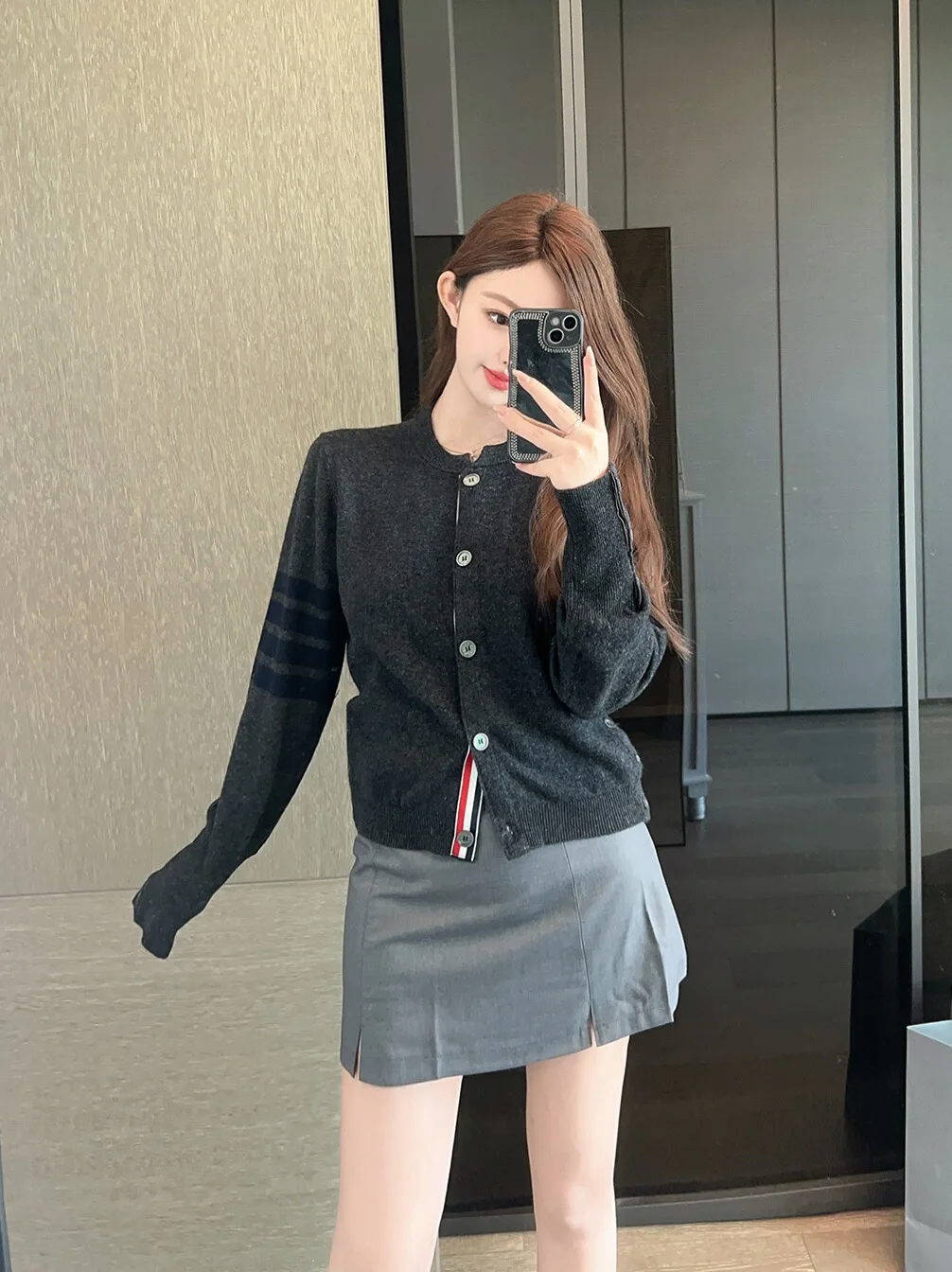 

Вязаный кардиган Ele для женщин, осень 2024, модный, в университетском стиле, с вышивкой, четыре полоски, длинный рукав, низкий воротник, пальто