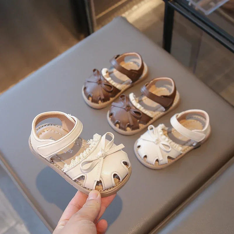 

2025 детские летние классические сандалии для девочек, кружевная обувь принцессы, модные шикарные детские повседневные полые сандалии с рюшами по краям