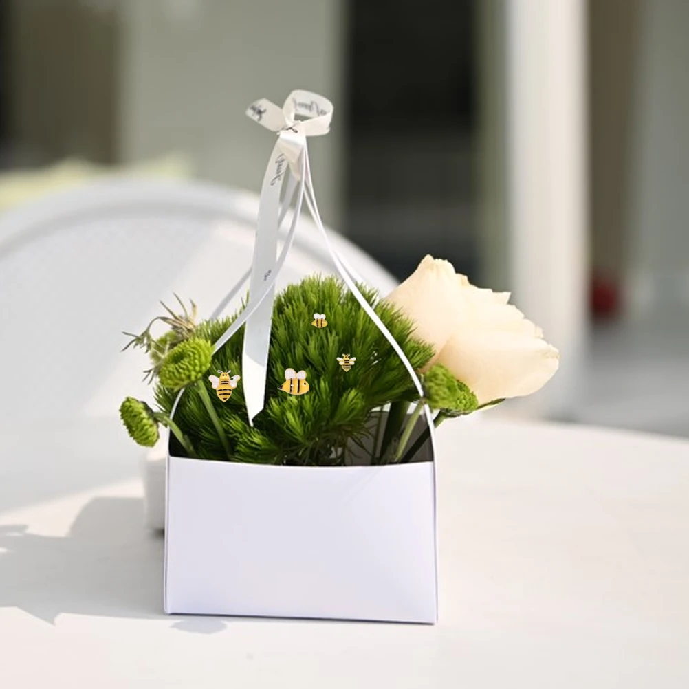 

100 Pcs Three-dimensional Resin Bee Crafts Bees for Decoration Ornament Nail Themed Party Supplies Decorations Bee-themed