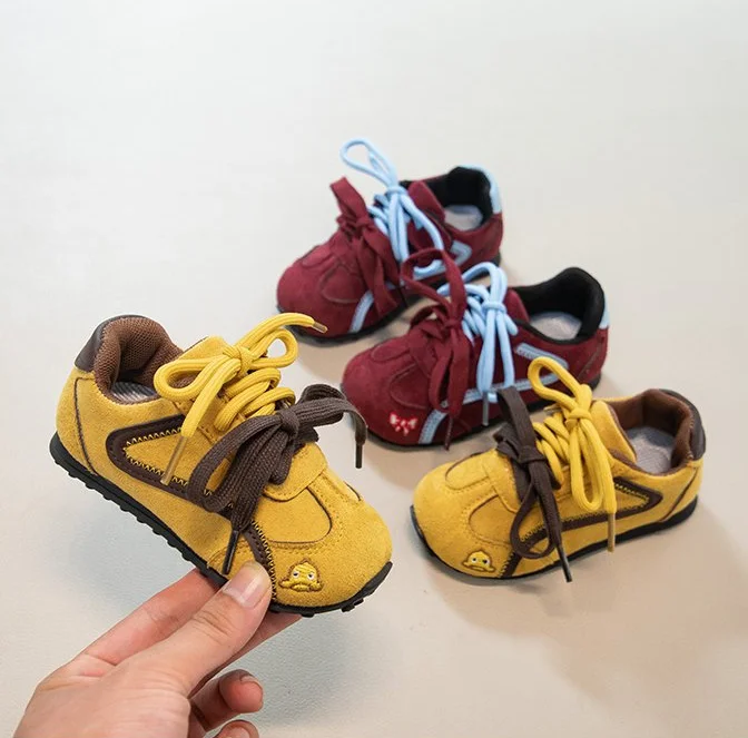 

Новые детские спортивные туфли 2026 года в корейском стиле: удобные мягкие кроссовки для мальчиков и девочек для активного отдыха и школы