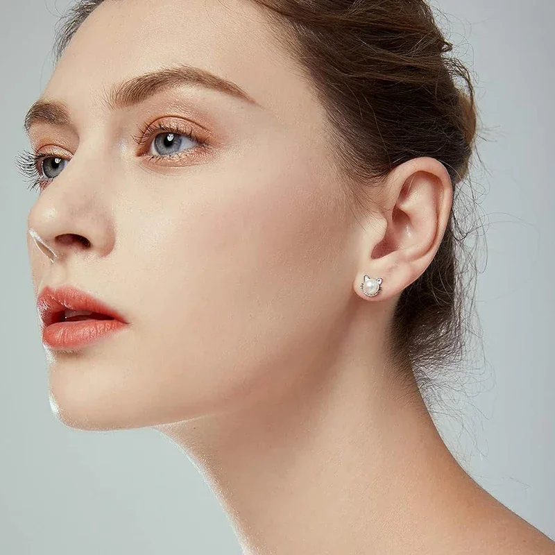 Huitan Cute Cat Imitation Pearl Stud Earrings with CZ Exquisite Girl Ear Piercing Earrings Fancy Birthday Gift Statement Jewelry