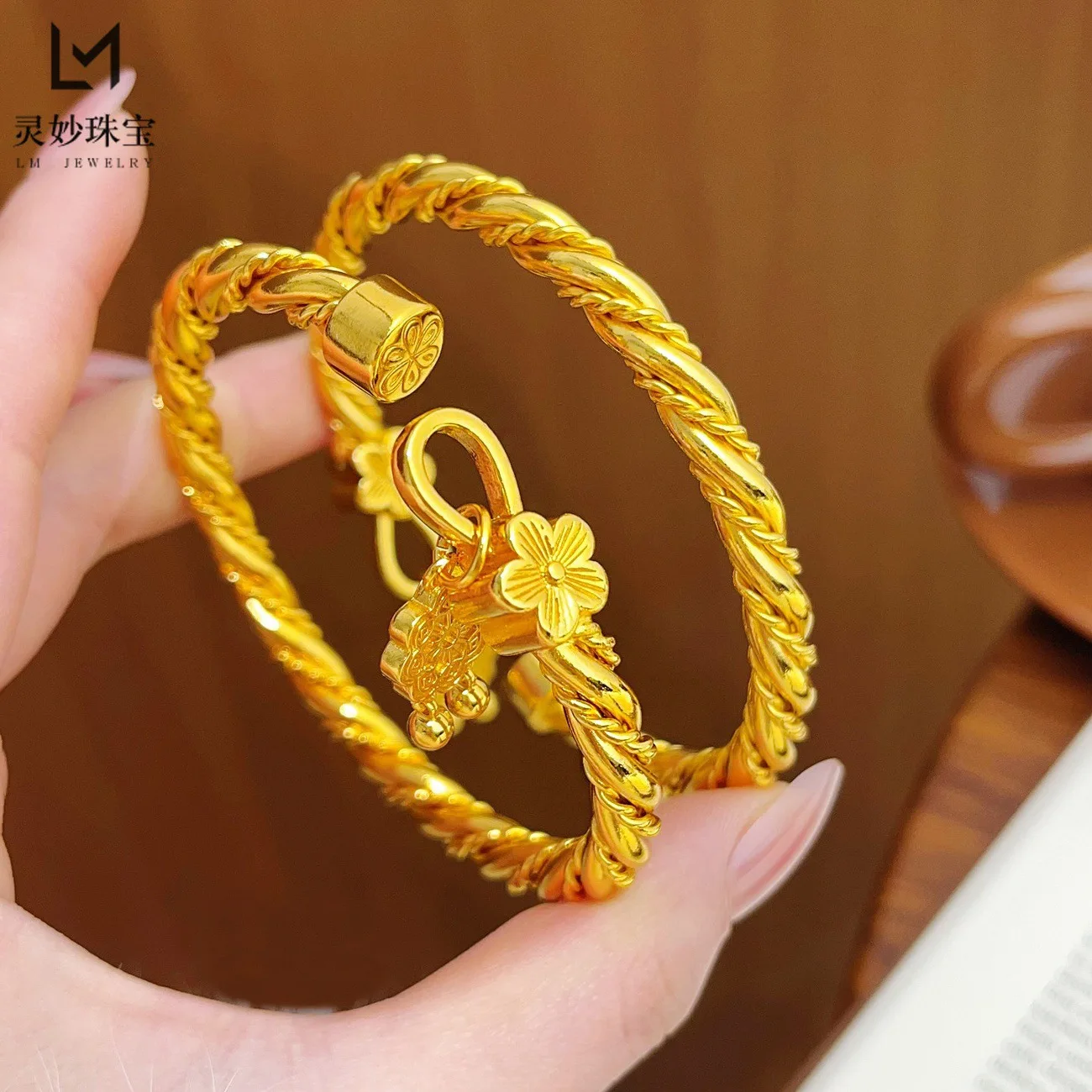 

Fortune Twist Peach Blossom Open Bangle For Women 24K Gold AU999 Peach blossom blesses luck with delicate twist texture