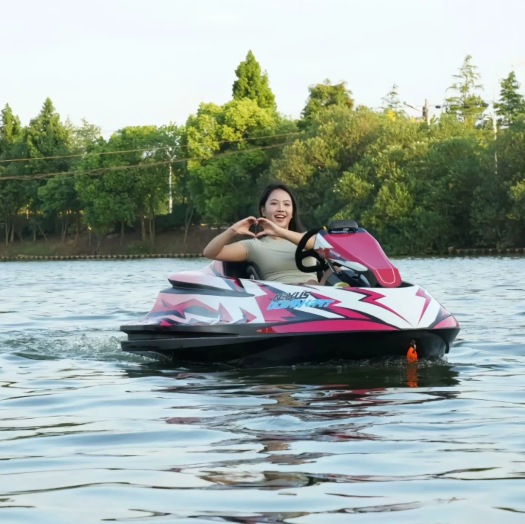 Mini High Speed Yacht Jet Boat, Industrial Power Component Compact Structure For Outdoor Leisure Water Recreation view 3