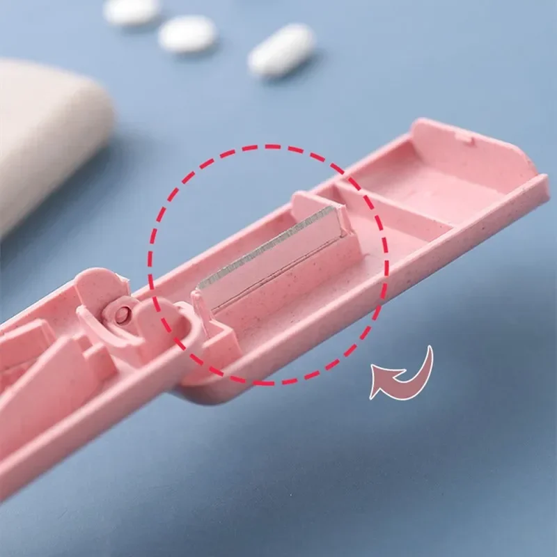 1pc Medicine Pill Holder Tablet Cutter Splitter Pill Case Mini Useful Portable Storage Box Pill Tablet Cutter Divider