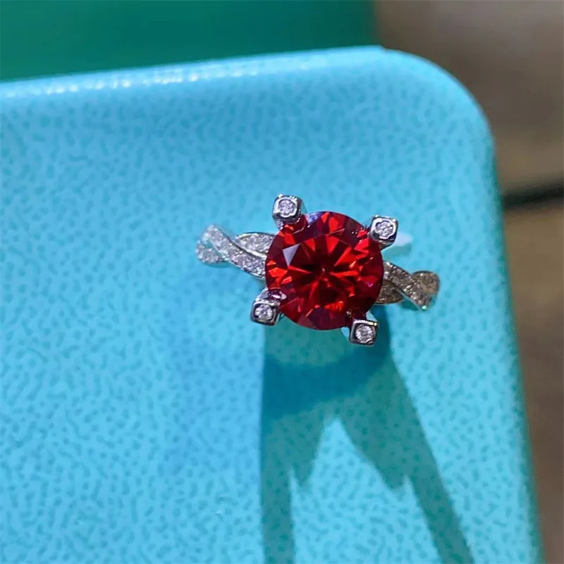 Pigeon Blood Red Inlaid Pigeon Blood Ring For Women 2ct Moissanite PT950 Platinum | Rich color, luxurious and festive