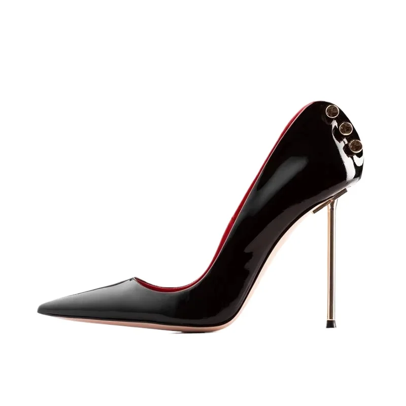 Arden Furtado Lackleder-Pumps mit hohlen Metallabsätzen, spitzer Zehenpartie, Metallschnalle, flachem, superhohem Absatz, sexy Einzelschuh