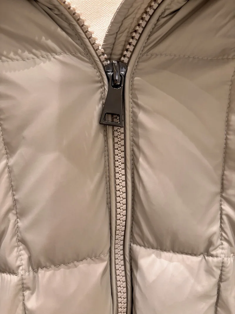 Schinteon Women White Duck Down Vest with Hood Office Lady Sleeveless Jacket Solid Color Drawstring Autumn Winter Gielt 2026 New