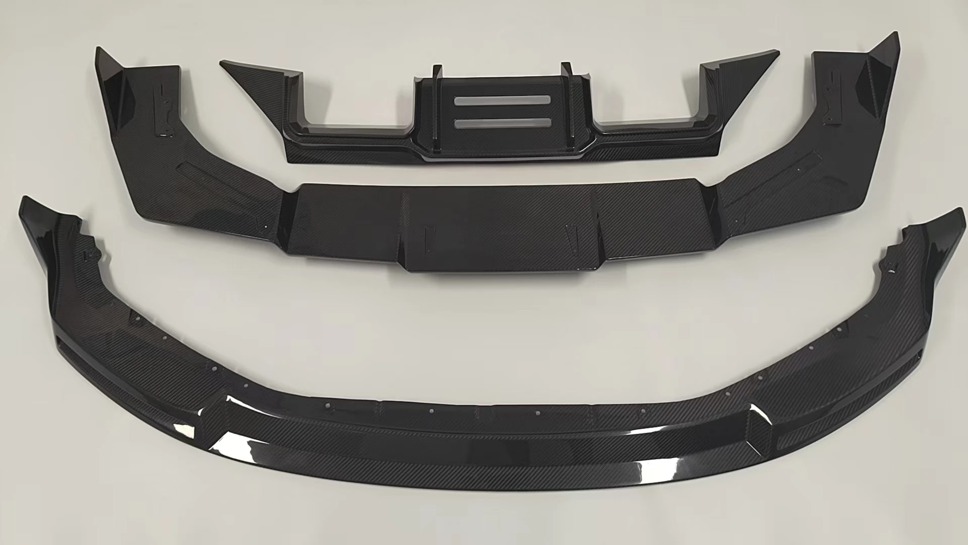 VT Style المصد الخلفي من ألياف الكربون الجافة الحقيقية لتصميم G87 M2 1:1 V