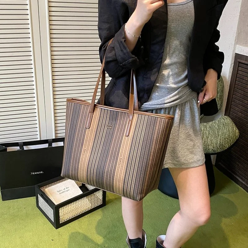 

Trendy-sleek 2025 New Ladies Luxury Brand Leather Tote Bag Famous Designer Popular Classic Casual Premium Vibe​