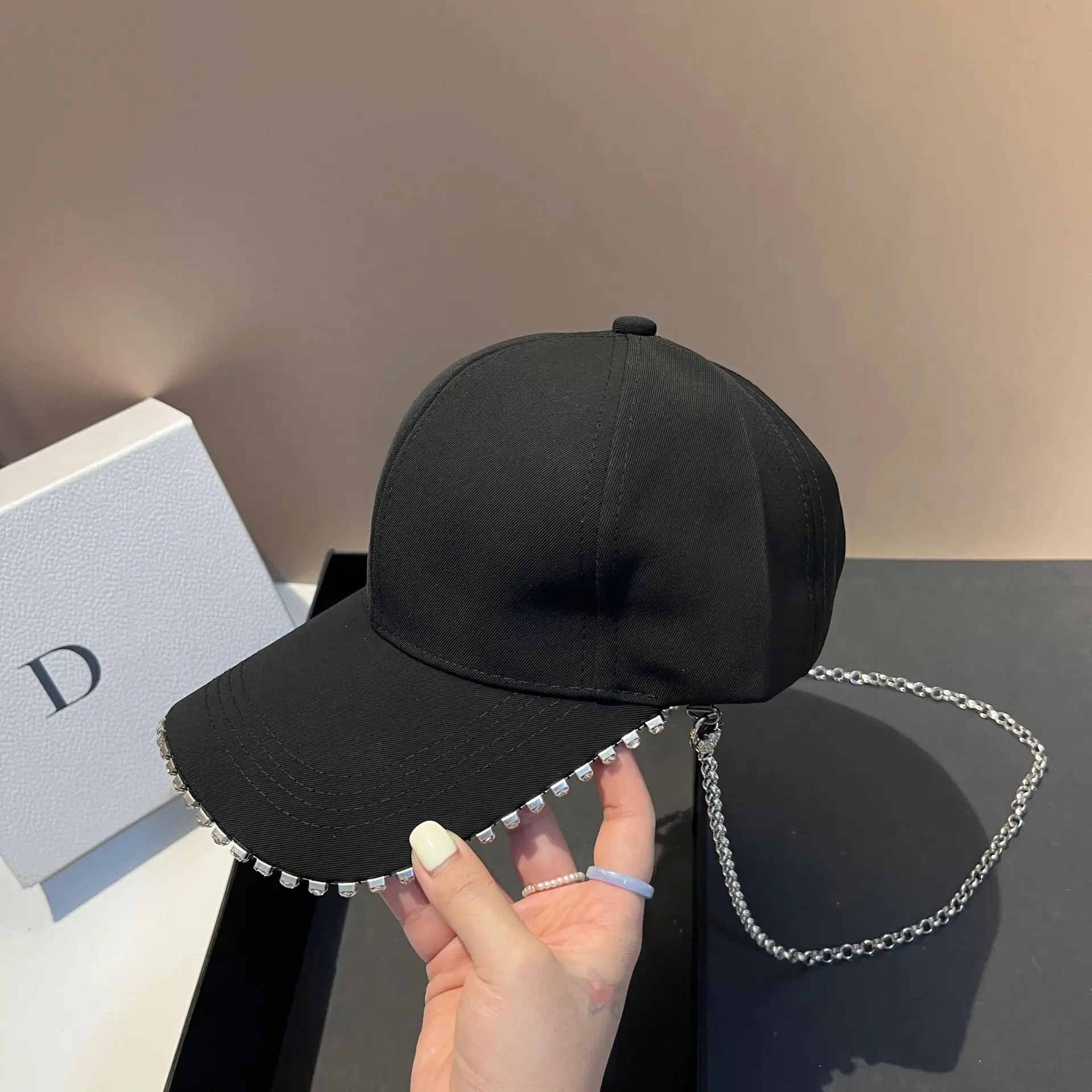 Korean Version of Fashion Chain Baseball Caps for Women Ins Versatile Rhinestone Pearl Sunscreen Shading Show Face Small Sun Hat