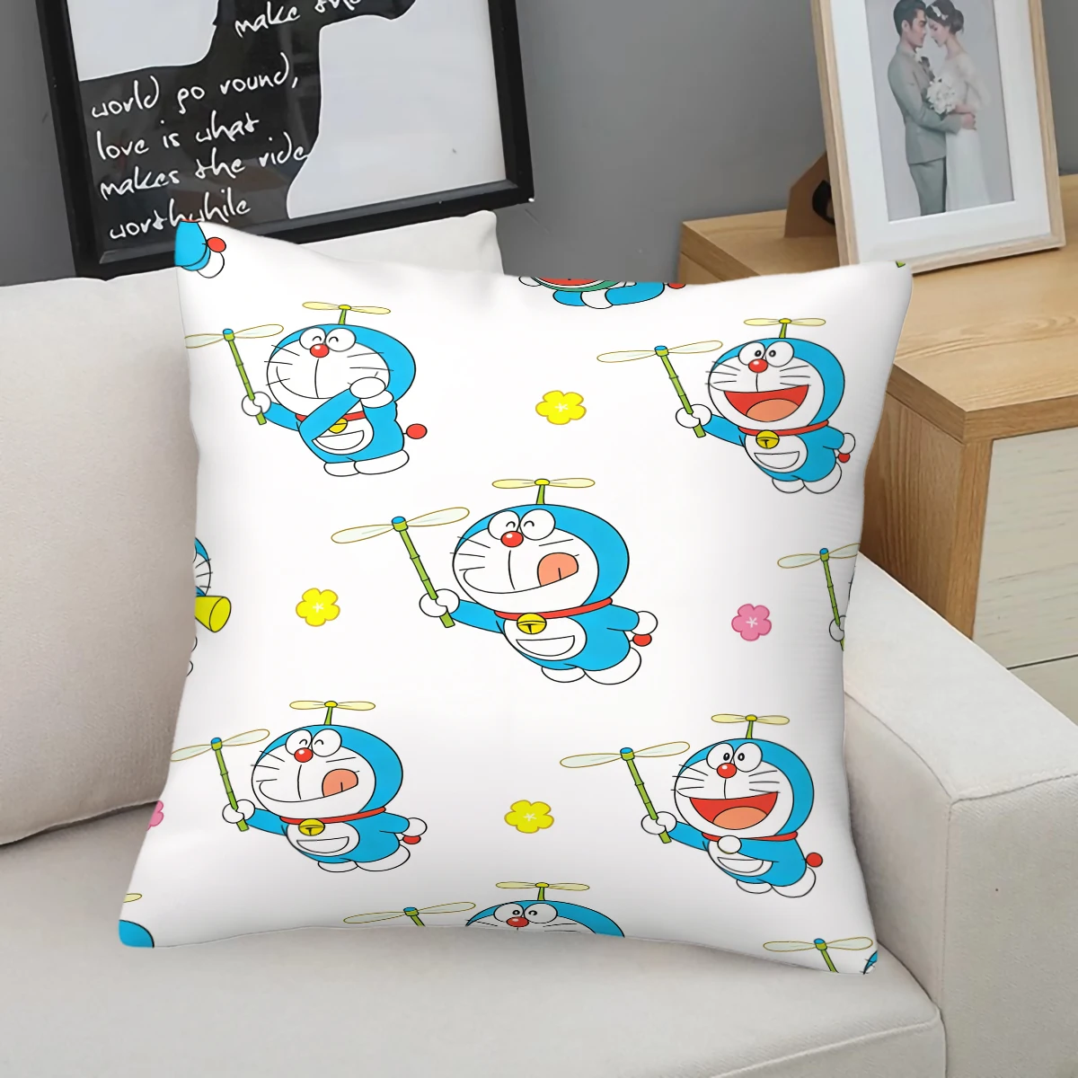 Almohada de Felpa con Estampado de Doraemon y Relleno - Funda de Cojín de Felpa Corta con Diseño de Doble Cara, Idea de Regalo Perfecta con Temática de Anime
