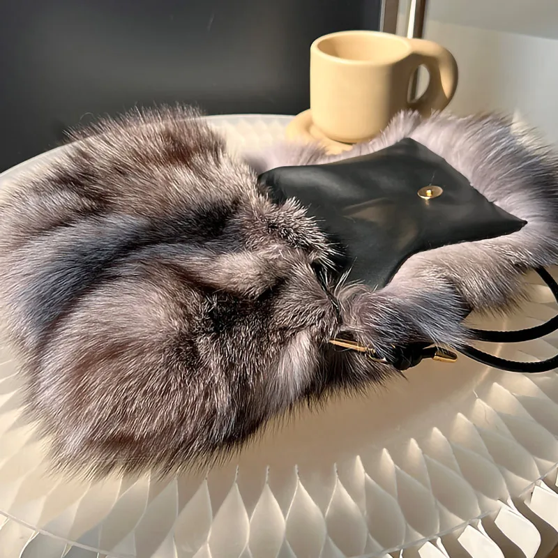 2024 Real Fox Fur Handbag Purse Luxurious Fashion  Women Bag Crossbody bag Evening Bags PatchworkLadies\' Clutch  Female