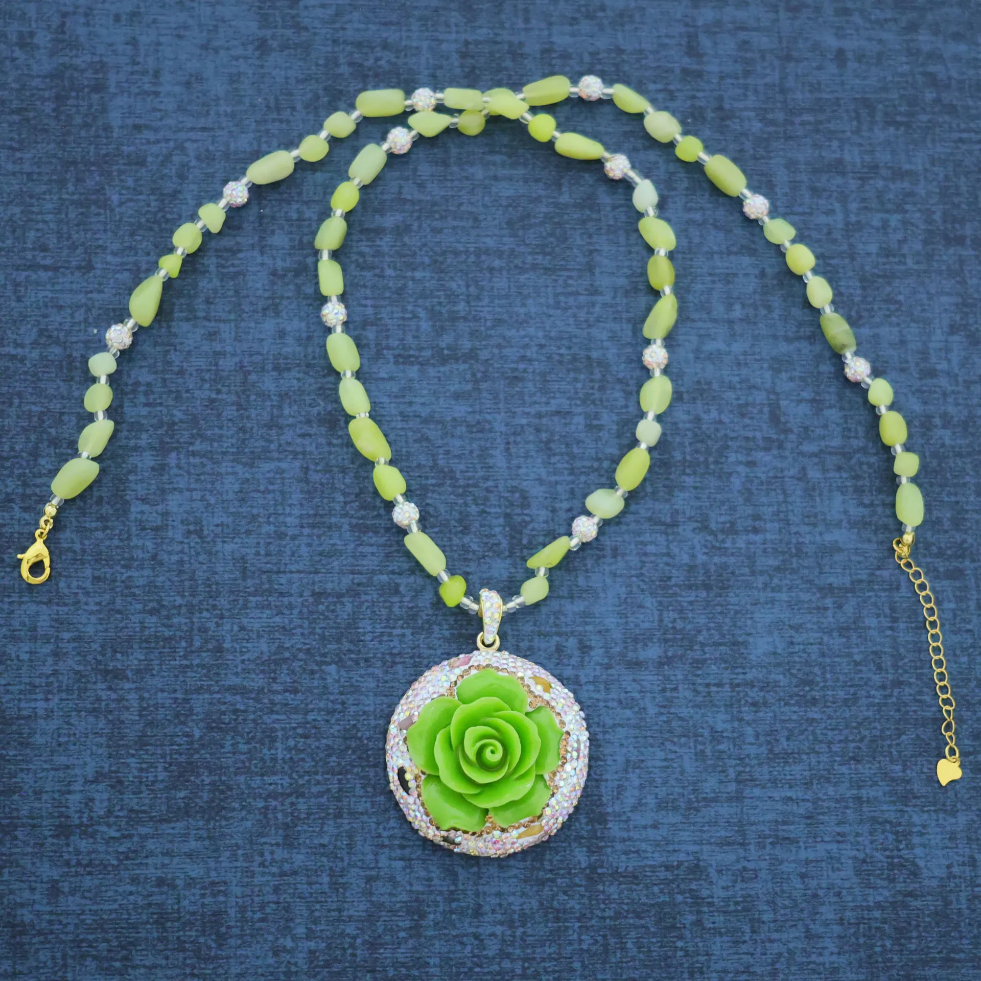 Internet celebrity live broadcast new shell powder embossed roses beautiful natural lapis lazuli necklace popular factory direct