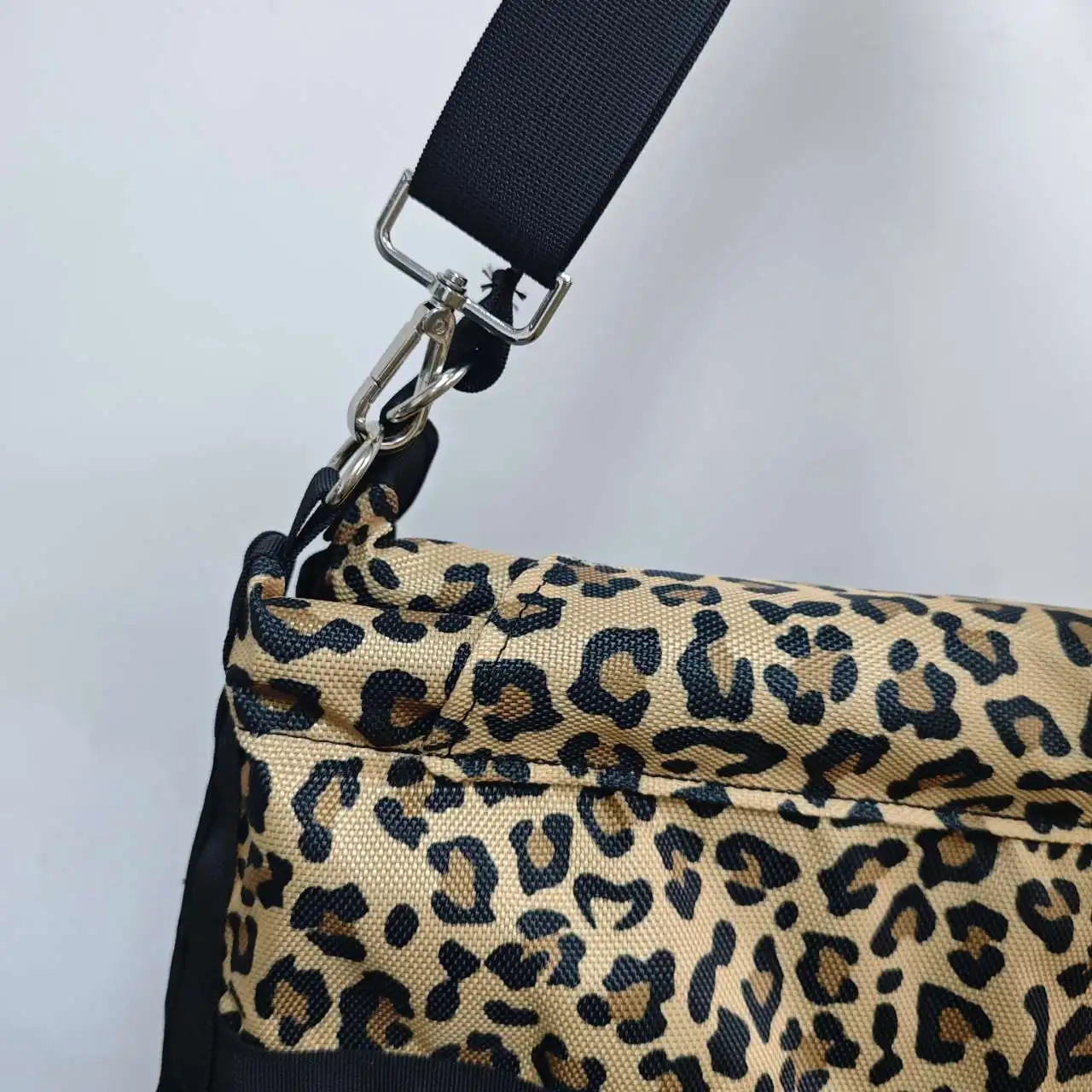 2025 أكياس قش الحصان المتينة والمتينة مع حزام قابل للتعديل