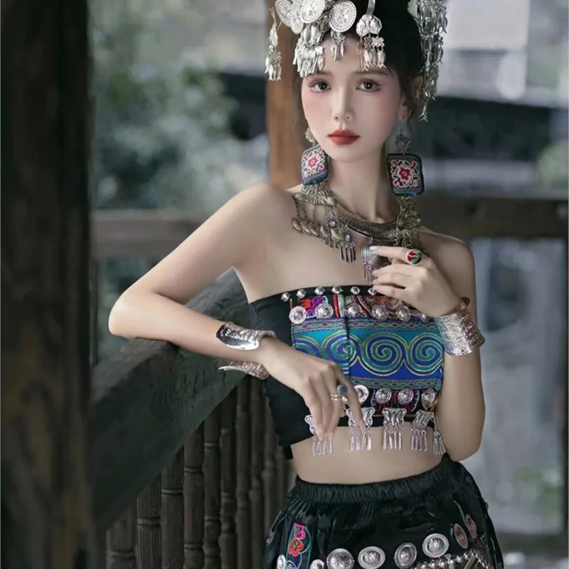 Exotic minority costume Miao Silver headdress collar set of Yunnan Guizhou travel photography