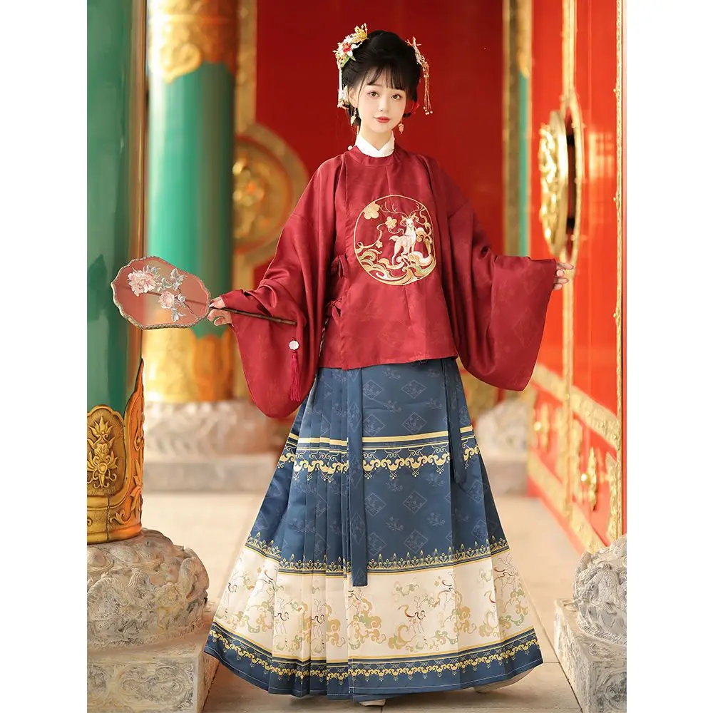 Hanfu ชุดเดรสคอกลมแขนสองข้างปักลายหน้าม้าสำหรับฤดูใบไม้ร่วงและฤดูหนาว