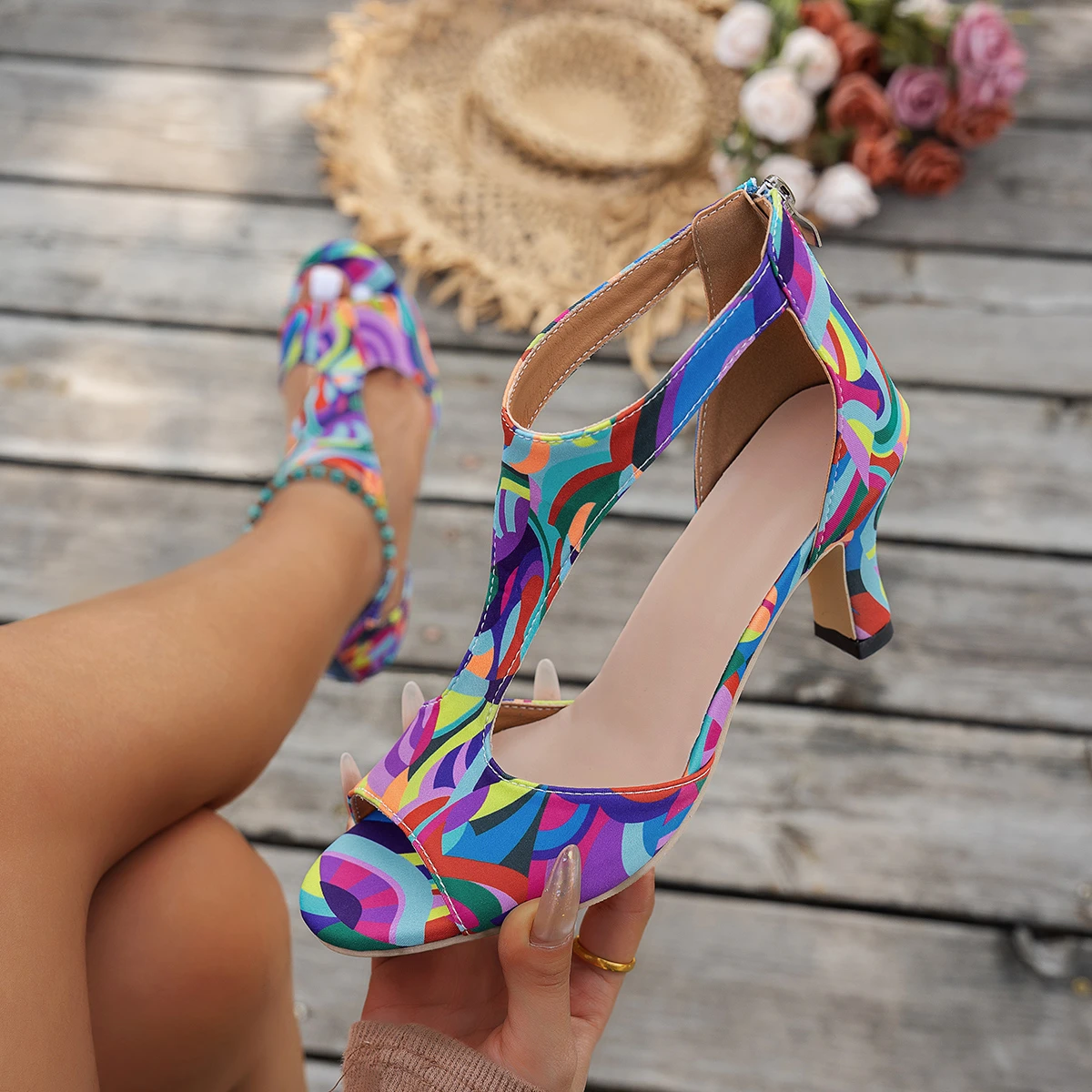 Neue Plus-Size-Damensandalen, Größen 35-43, bunte Sommer-wasserdichte modische High Heels, stilvolle Retro-Sandalen