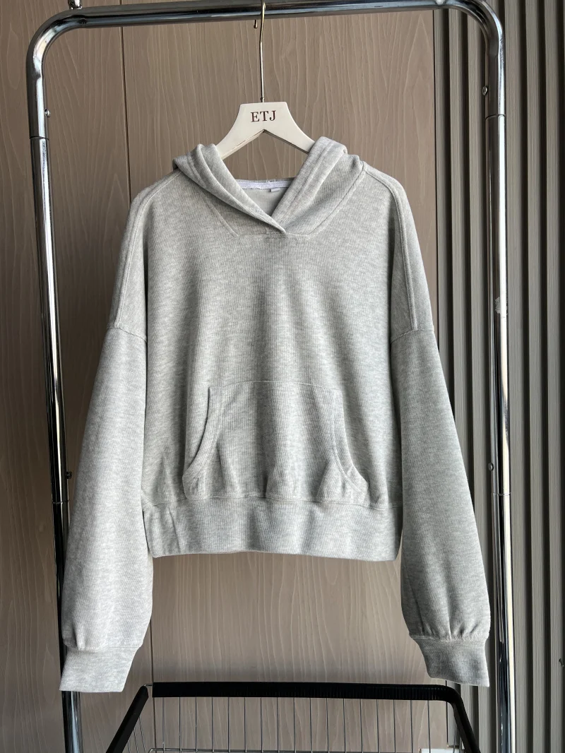 ชุดเซ็ตเสื้อฮู้ดมีฮู้ดผ้าฝ้ายและกางเกงจ็อกเกอร์เย็บติดกัน รุ่นใหม่สำหรับฤดูใบไม้ผลิปี 2025 ของผู้หญิง แบรนด์ ETJ