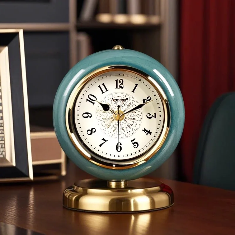 

Pendulum desktop high-end sense living room art desktop ornament light luxury high-end clock