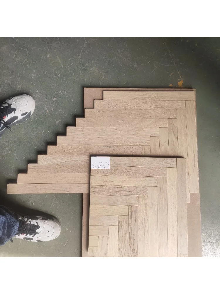 브러시드 헤링본 파켓 오크 엔지니어링 우드 플로어 맞춤형 버전