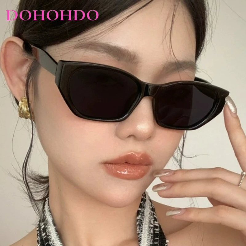 

Small Frame Cat Eye Sunglasses Women Men Classic Brand Designer Fashion Street Photography Summer Traveling Sun Glasses UV400