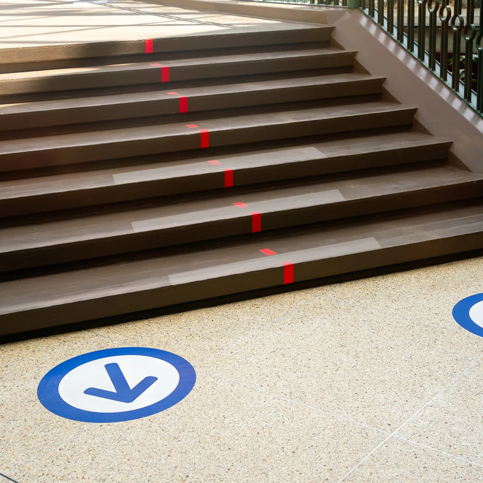 

2 шт. прочных противоскользящих лент для гладких полов, ванной, кухни, душа, лестниц, туалета, водонепроницаемые, не оставляющие следов