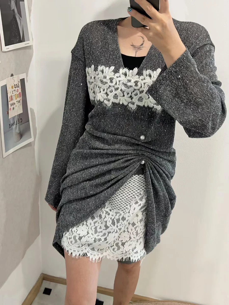 TWOTWINSTYLE Hit Farbe Gespleißt Spitze Zwei Stück Sets für Frauen V-ausschnitt Mit Langen Ärmeln Patchwork Falten Top Hohe Taille Rock Set Weibliche