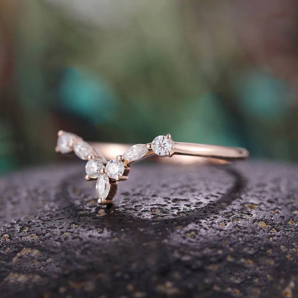 Huitan Neuankömmling Brautringe für Hochzeitszeremonie, Party, ausgefallener V-Design-Ring mit schillerndem CZ-Stein, hochwertiger Damenschmuck – Detail 11