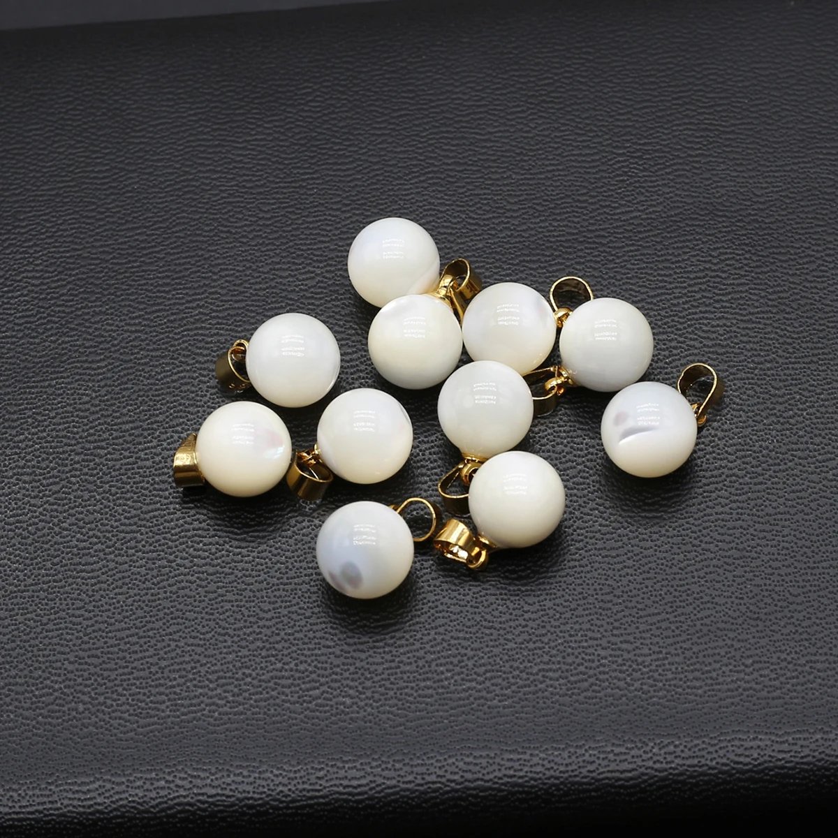 20 PCS Wholesale Natural Freshwater Shell Ball Shape Small Pendant Jewelry Making DIY Necklace Earrings Accessories Gift 10x10mm