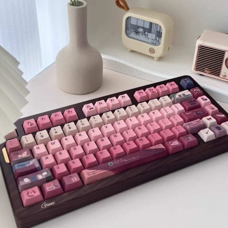 

KiKi Devil Girl Theme Keycap Set PBT Custom Pale Pink Keyboard Cap Cherry Profile Cute Girl KeyCap для механической клавиатуры в подарок