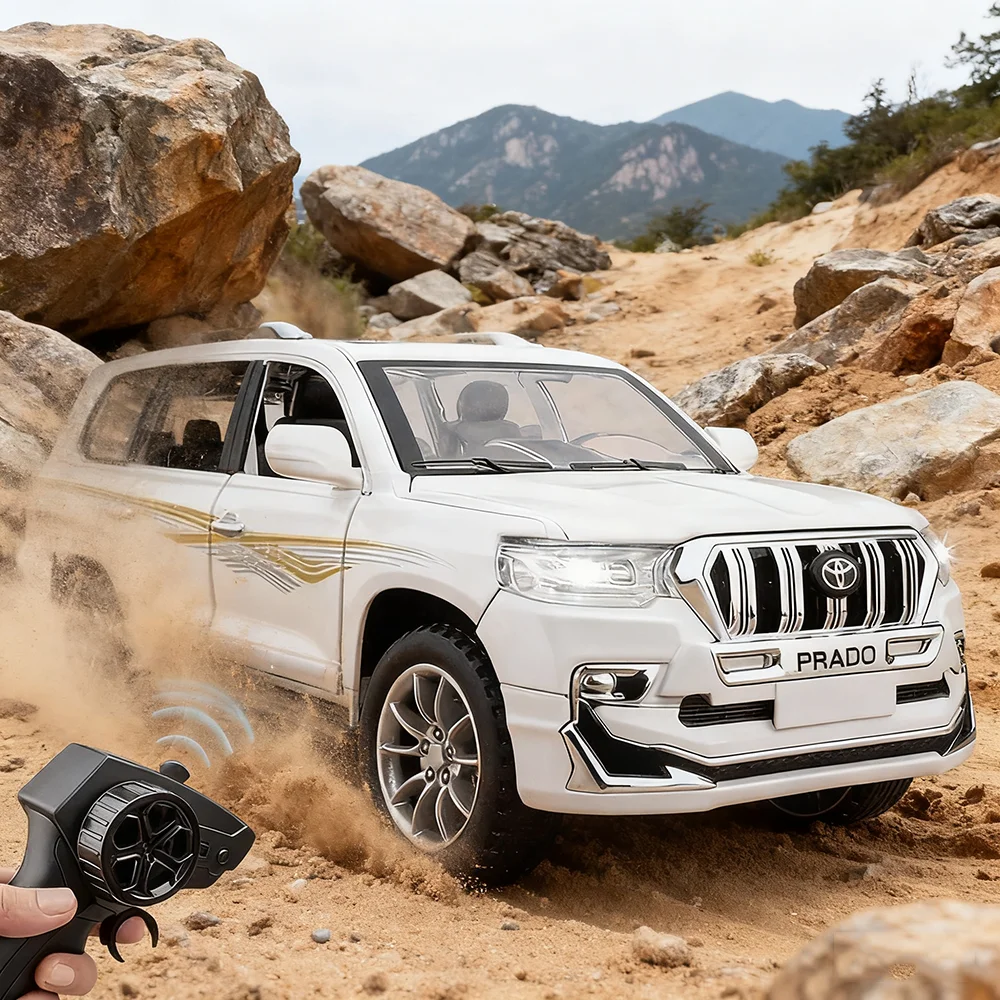 

1:24 Scale Prado Lambor Veneno Alloy Diecast Model Toys Car Sound Light Exquisite Models Doors Opened Miniature Vehices Boy Gift